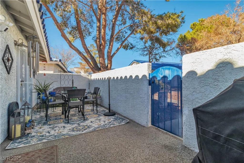 2121 Willowbury, Las Vegas, NV 89108