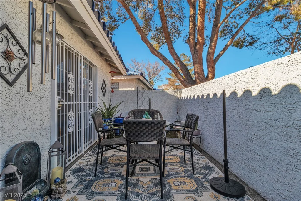 2121 Willowbury, Las Vegas, NV 89108