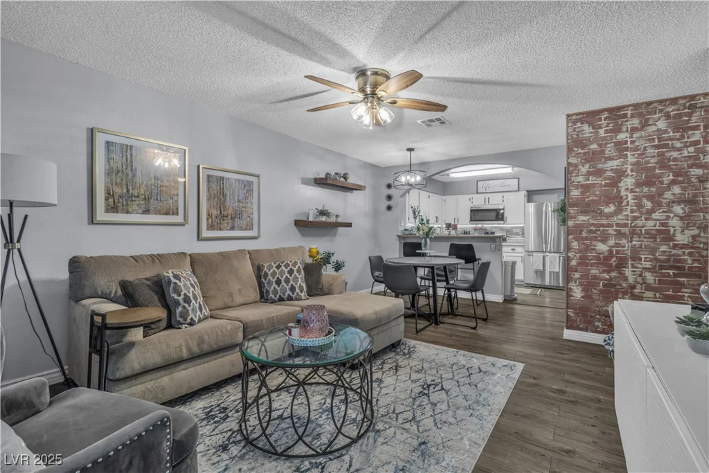 2121 Willowbury, Las Vegas, NV 89108