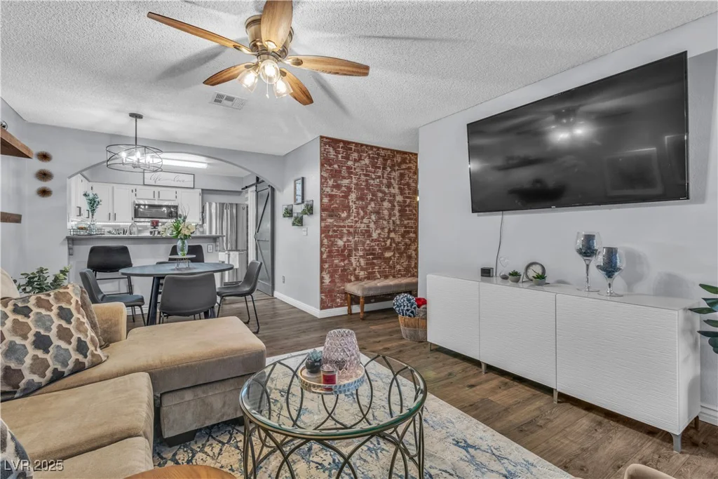2121 Willowbury, Las Vegas, NV 89108