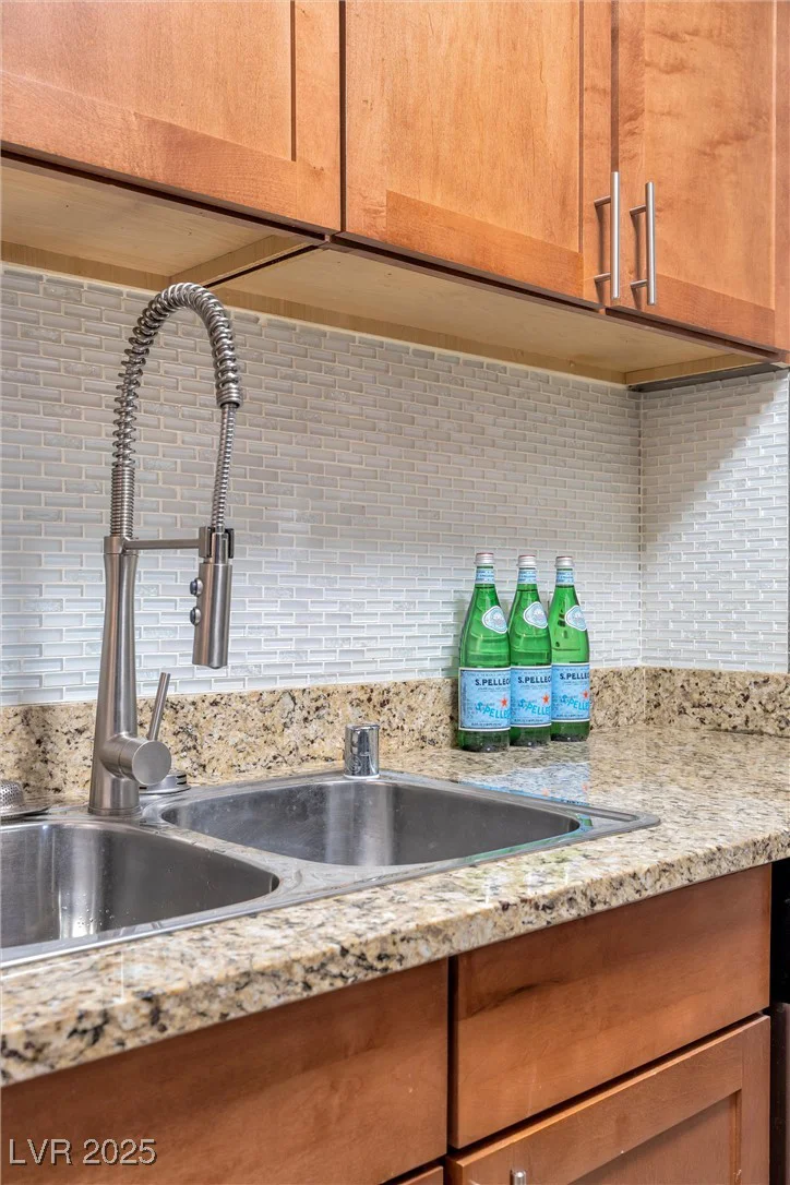 4200 Valley View, Las Vegas, NV 89103