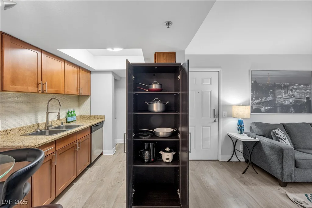 4200 Valley View, Las Vegas, NV 89103