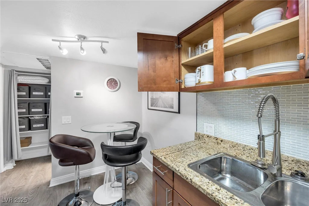 4200 Valley View, Las Vegas, NV 89103