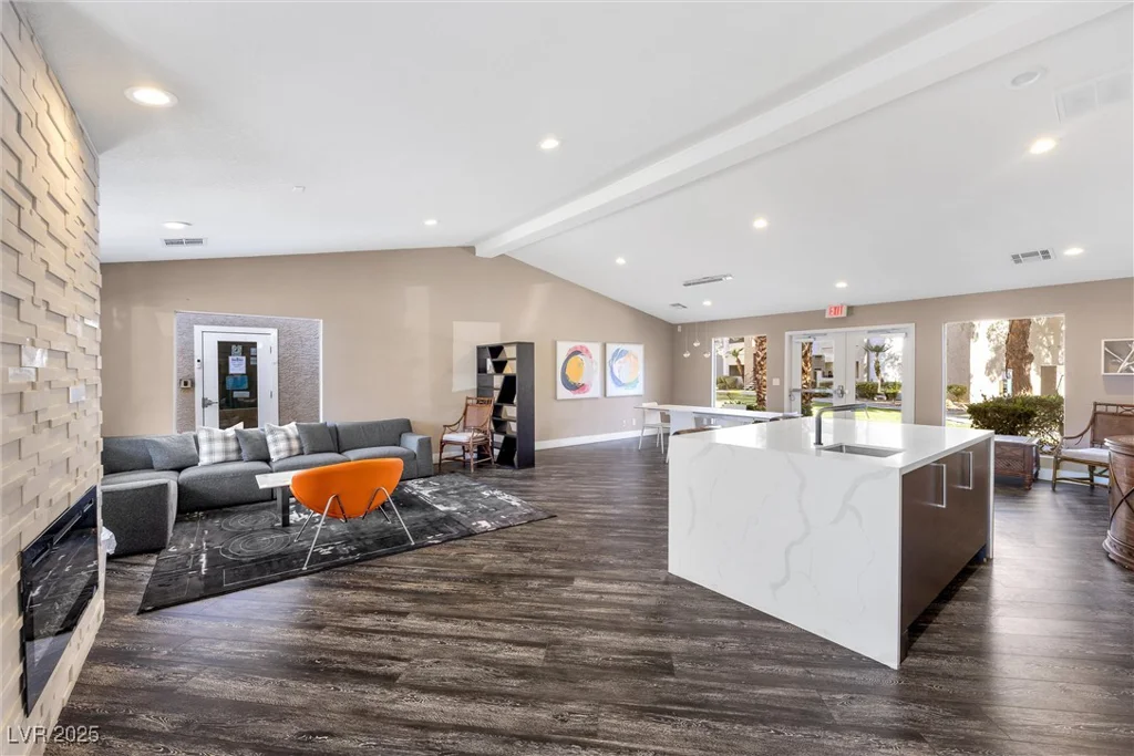 4200 Valley View, Las Vegas, NV 89103