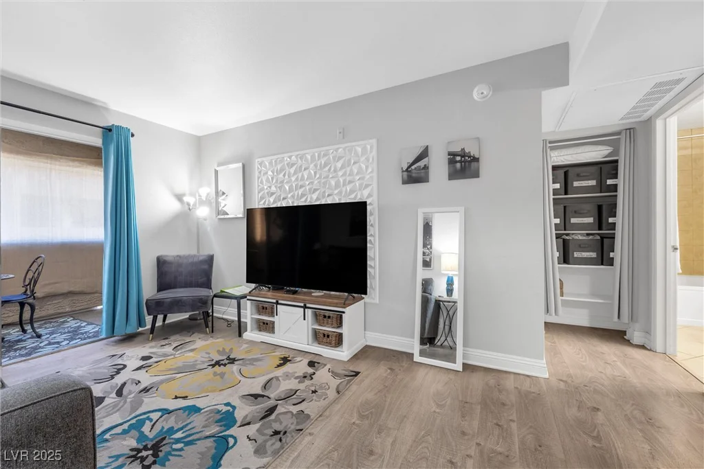 4200 Valley View, Las Vegas, NV 89103