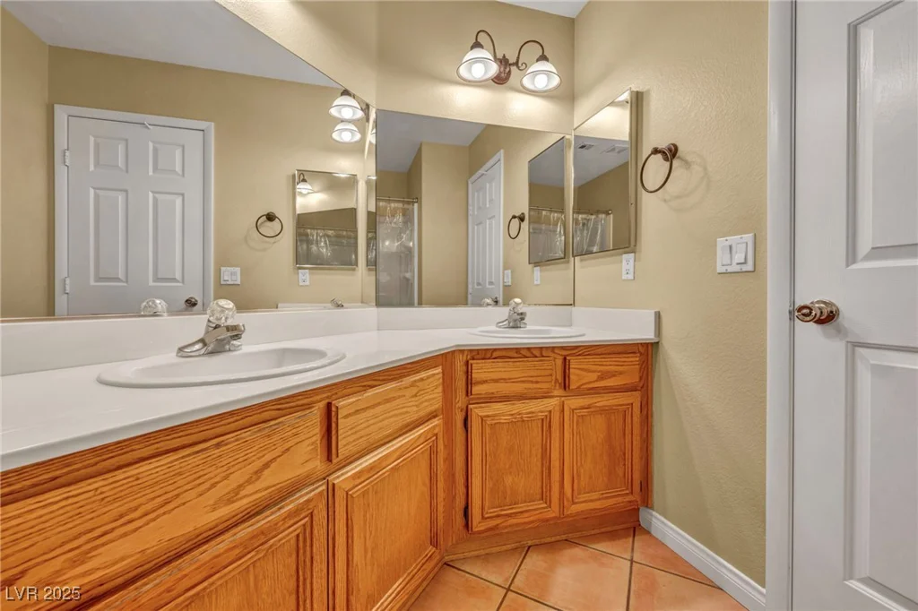716 Amber Hills, Las Vegas, NV 89123