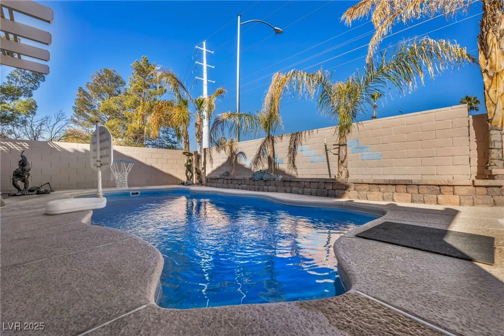 716 Amber Hills, Las Vegas, NV 89123