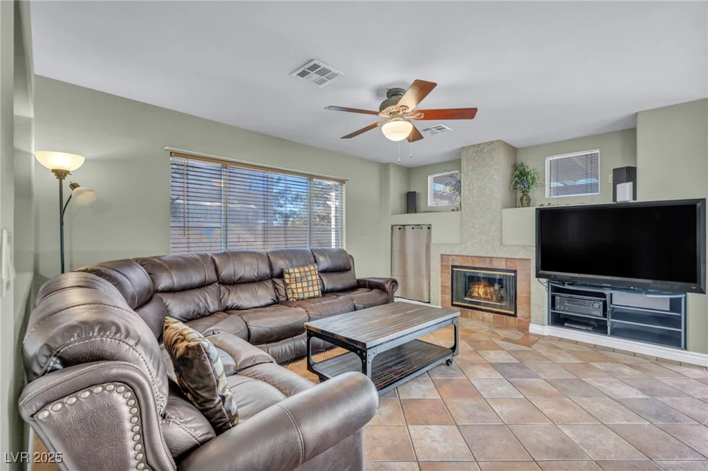 716 Amber Hills, Las Vegas, NV 89123