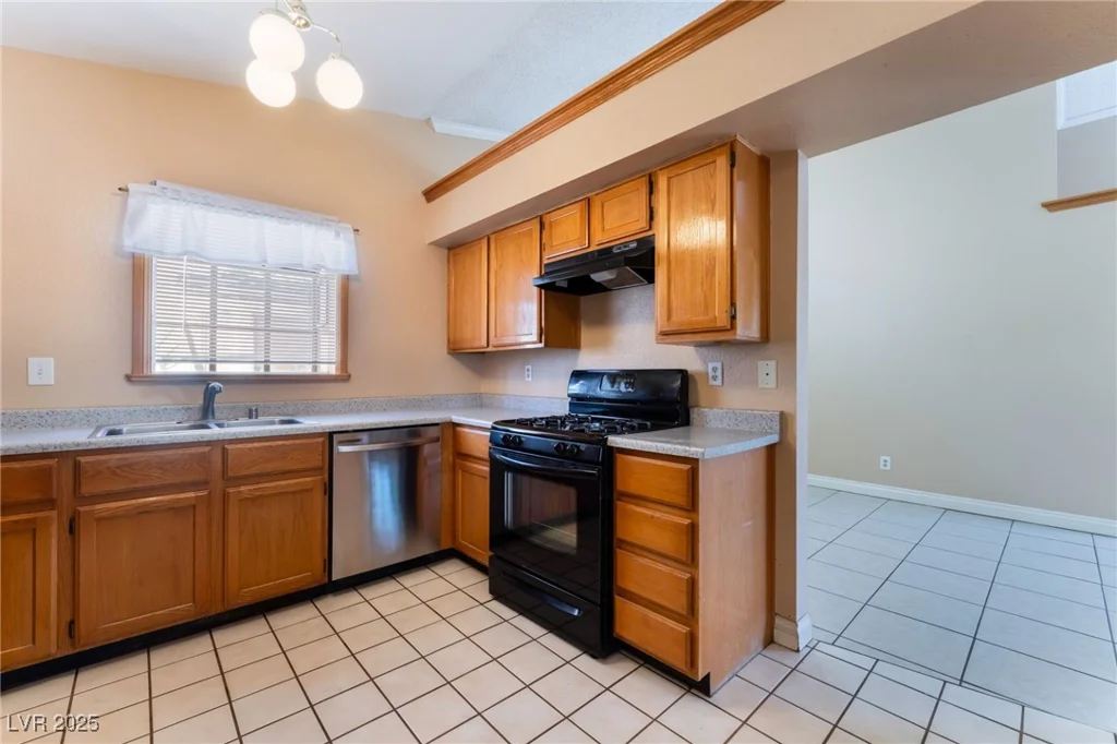 6624 Chardonay, Las Vegas, NV 89108