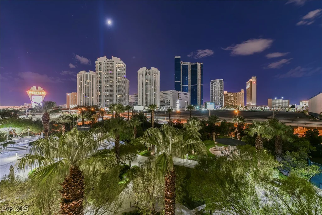 222 KAREN, Las Vegas, NV 89109