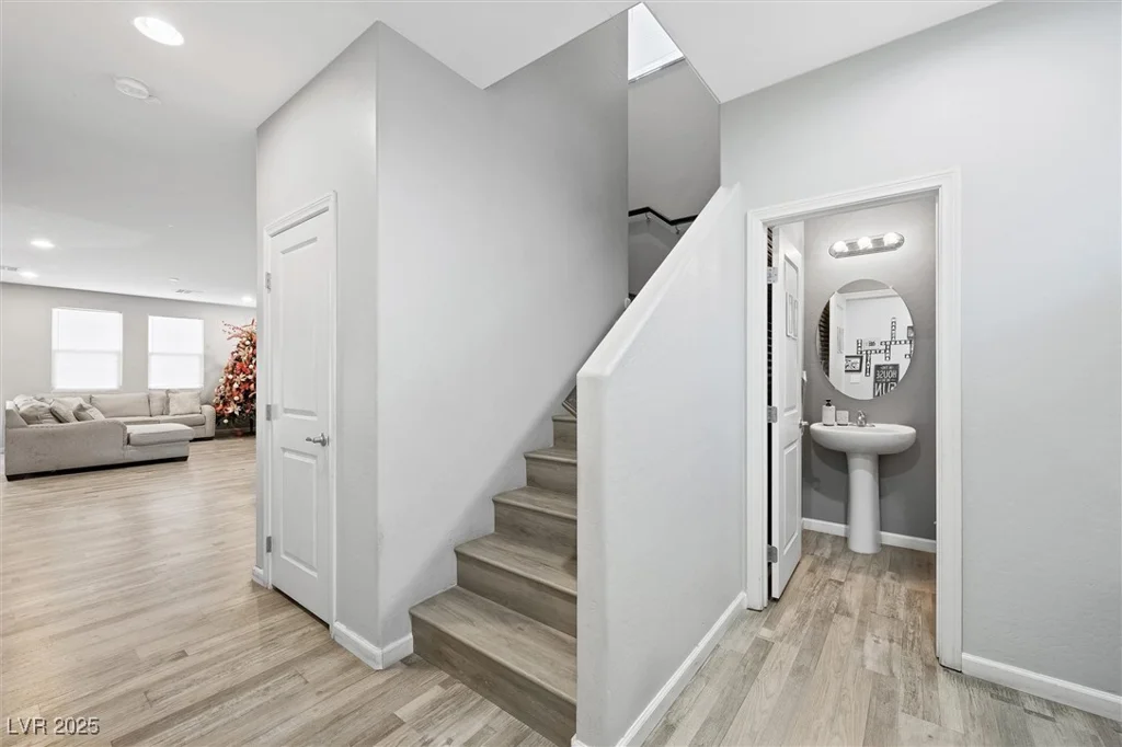 6955 Sunrise Crest, Las Vegas, NV 89142