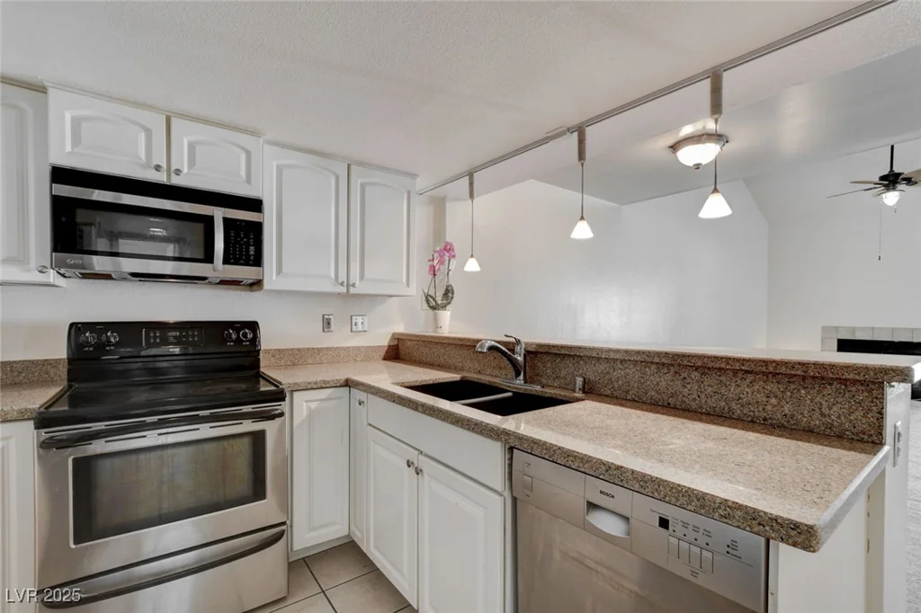 8945 Clairton, Las Vegas, NV 89117
