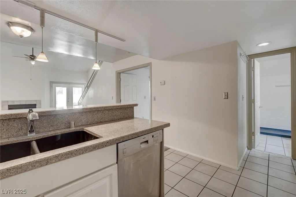 8945 Clairton, Las Vegas, NV 89117