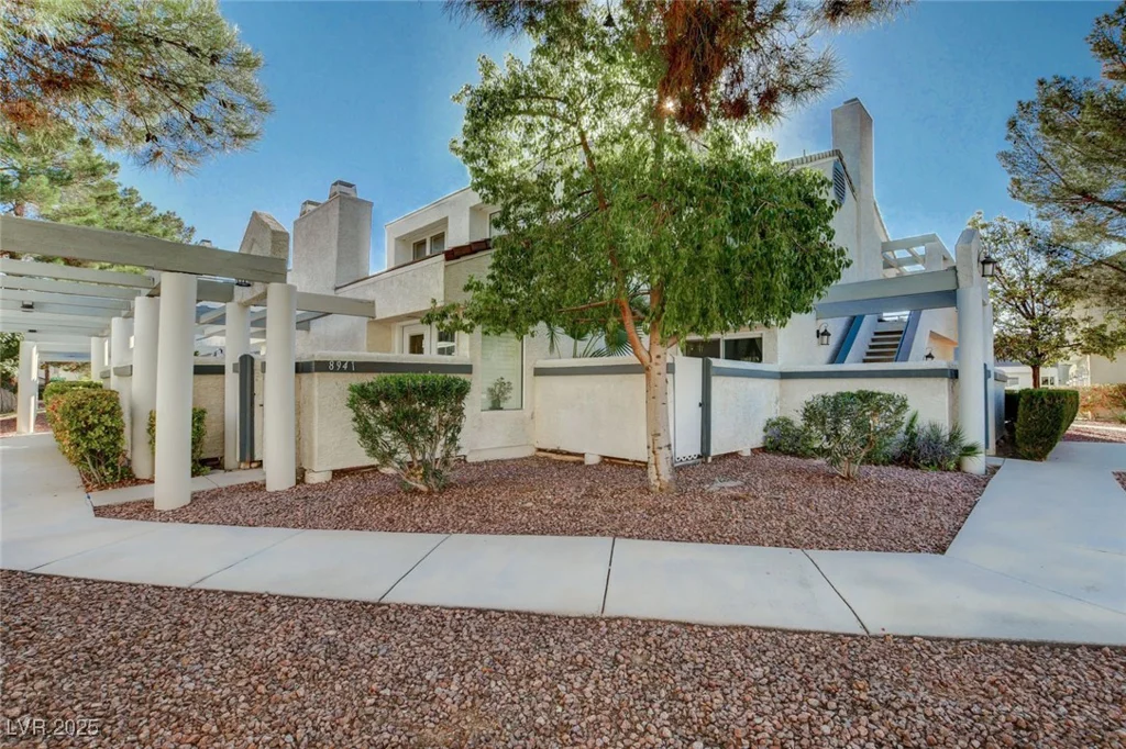 8945 Clairton, Las Vegas, NV 89117