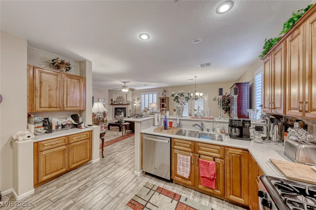 3918 Champagne Wood, North Las Vegas, NV 89031