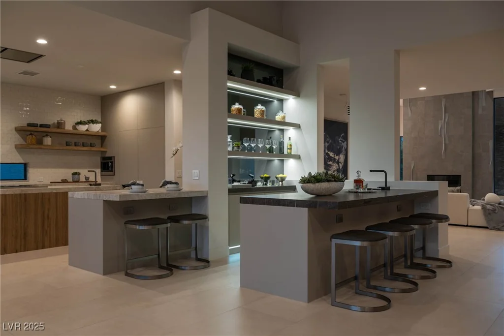 8913 Canyon Springs, Las Vegas, NV 89117