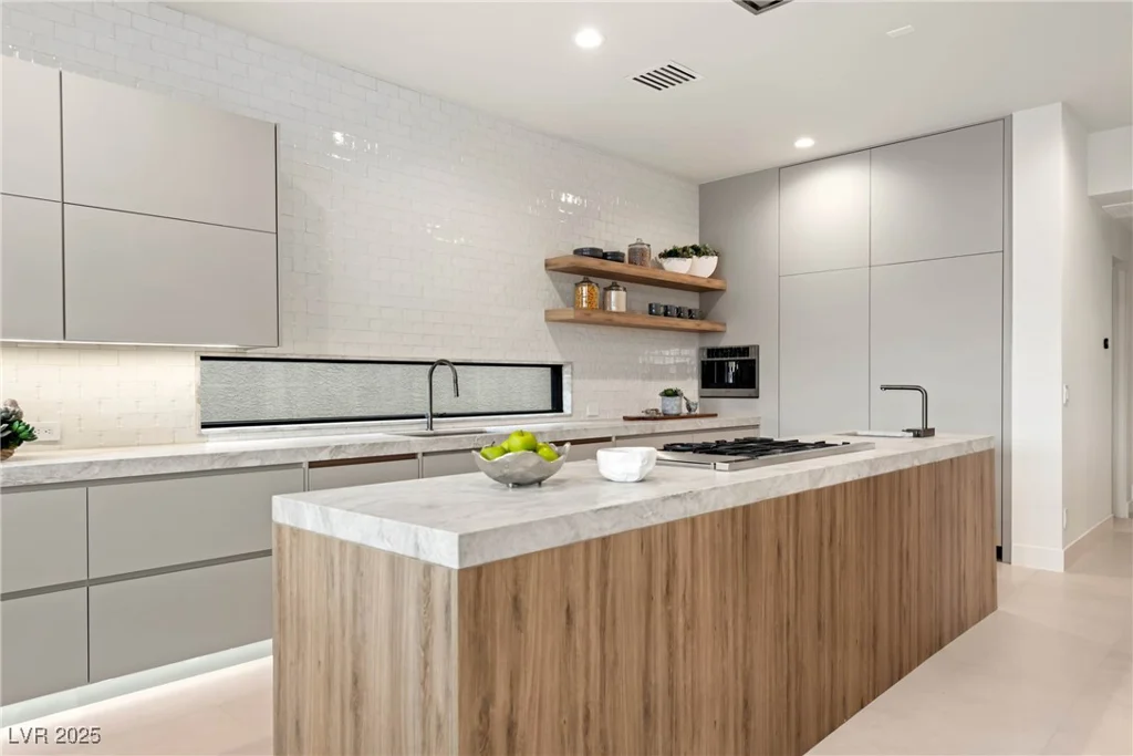8913 Canyon Springs, Las Vegas, NV 89117