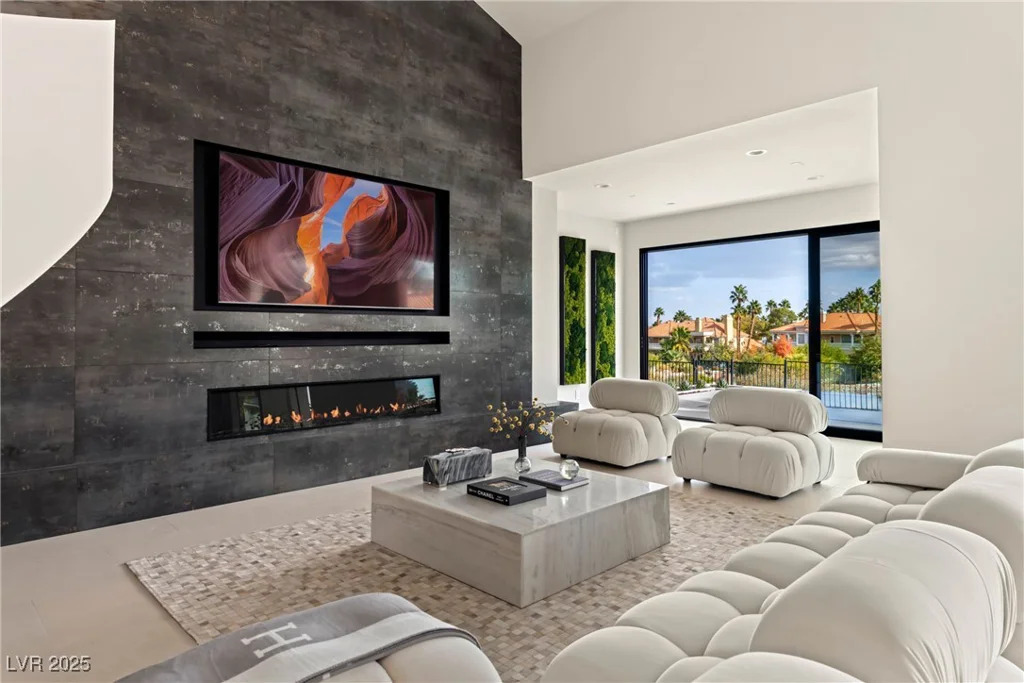 8913 Canyon Springs, Las Vegas, NV 89117
