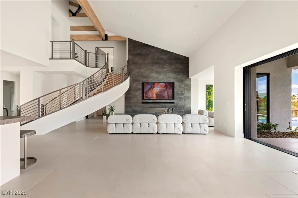 8913 Canyon Springs, Las Vegas, NV 89117