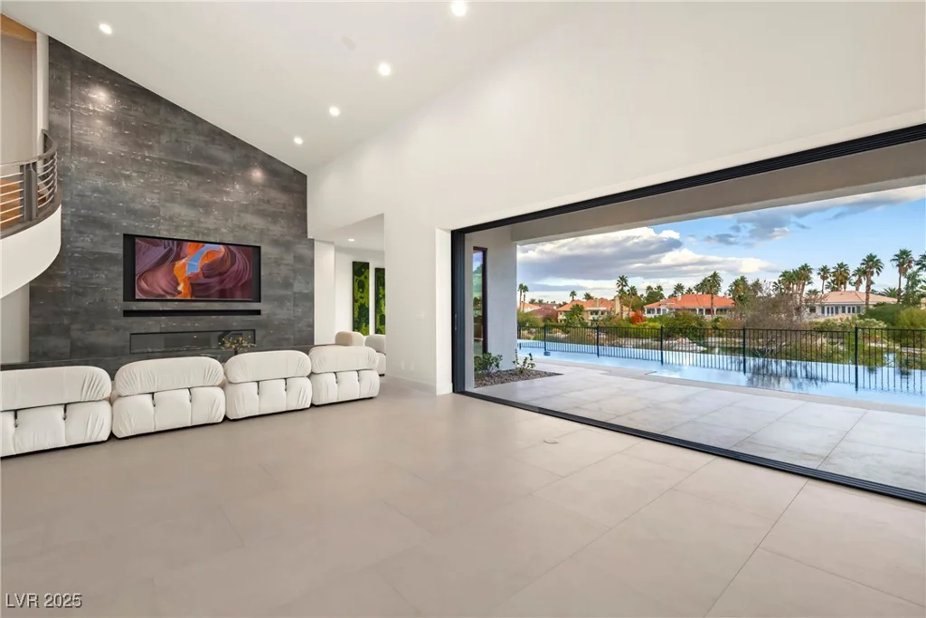 8913 Canyon Springs, Las Vegas, NV 89117