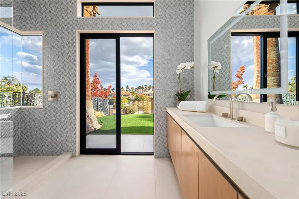 8913 Canyon Springs, Las Vegas, NV 89117