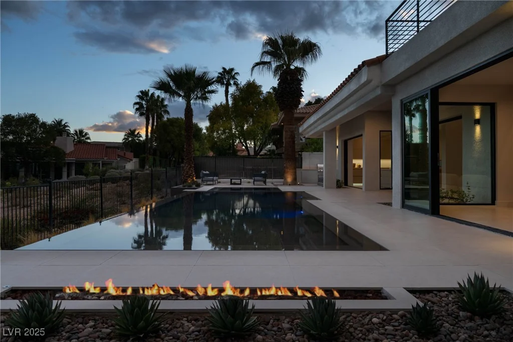 8913 Canyon Springs, Las Vegas, NV 89117