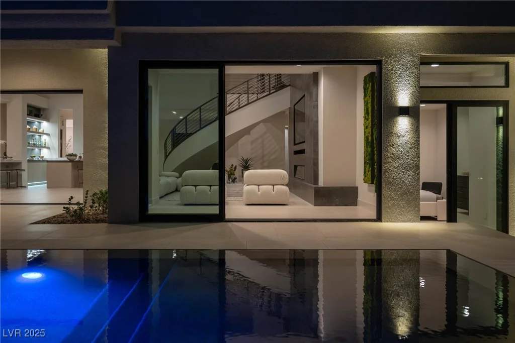 8913 Canyon Springs, Las Vegas, NV 89117