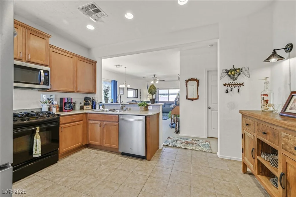 6072 ISOLA PEAK, Las Vegas, NV 89122