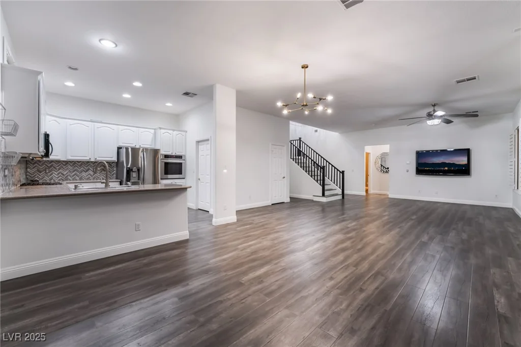 6010 Garthmore, Las Vegas, NV 89141
