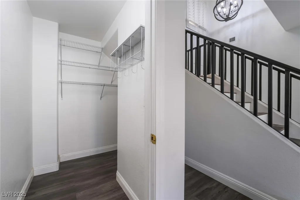 6010 Garthmore, Las Vegas, NV 89141