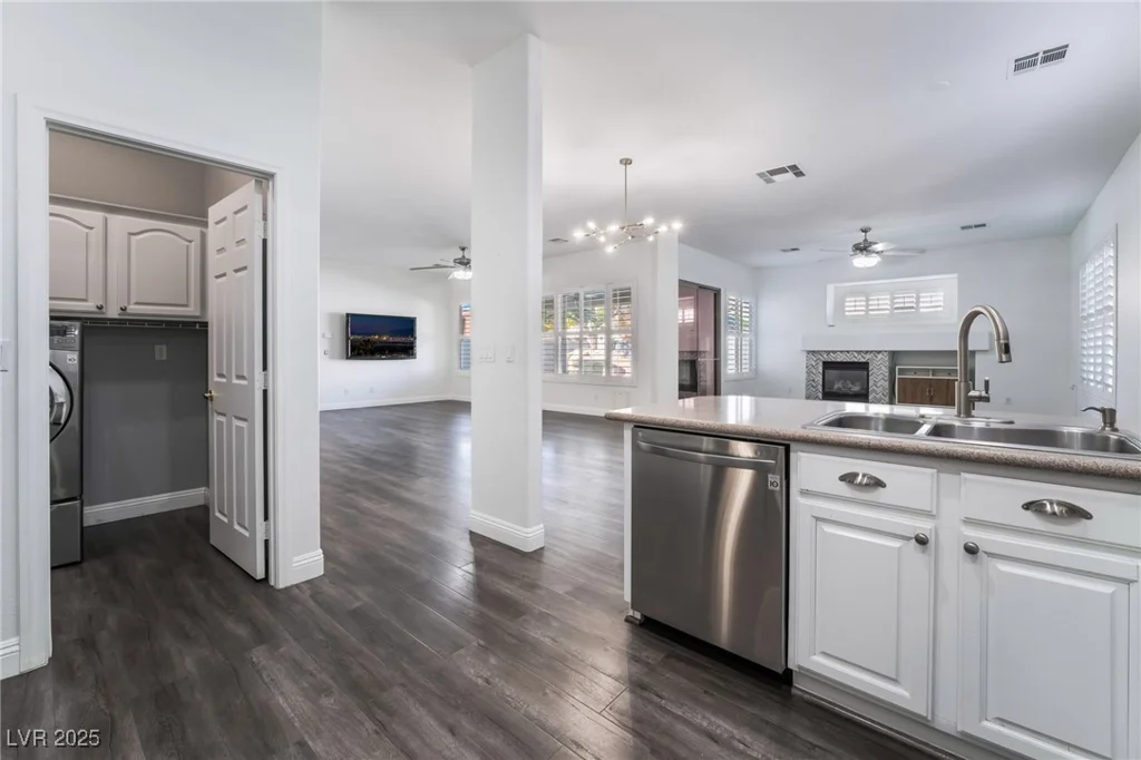 6010 Garthmore, Las Vegas, NV 89141