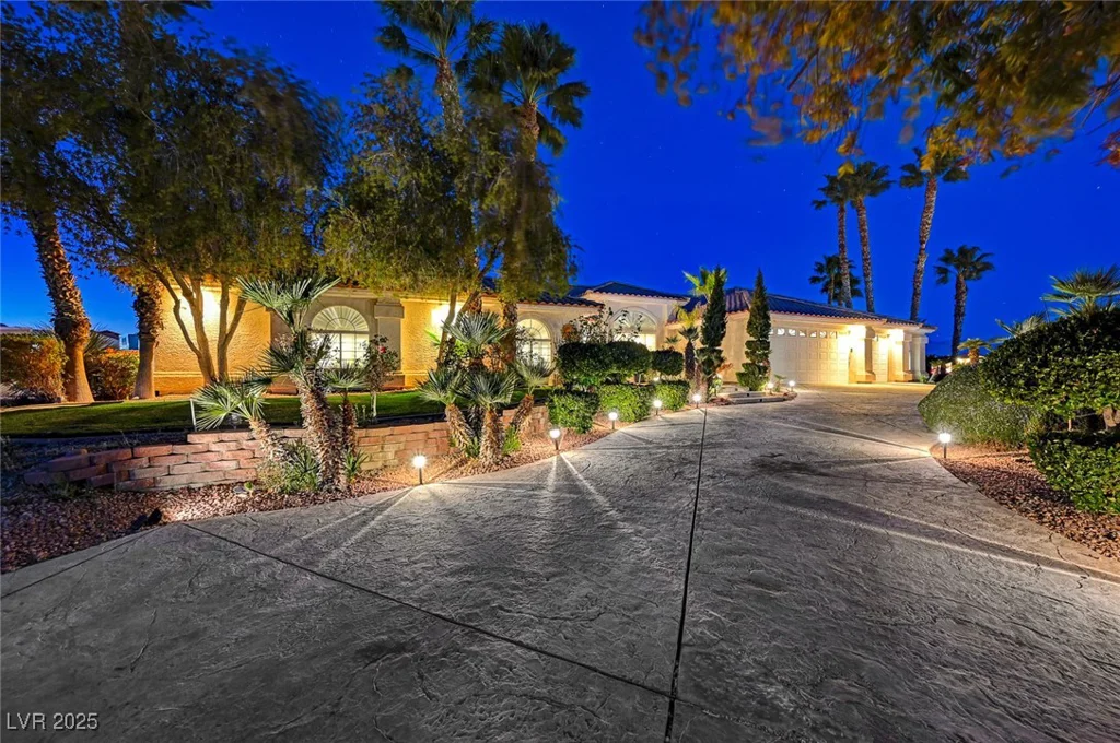 7015 Jensen, Las Vegas, NV 89149