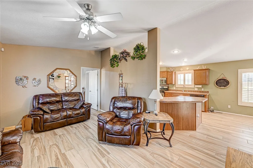 7015 Jensen, Las Vegas, NV 89149