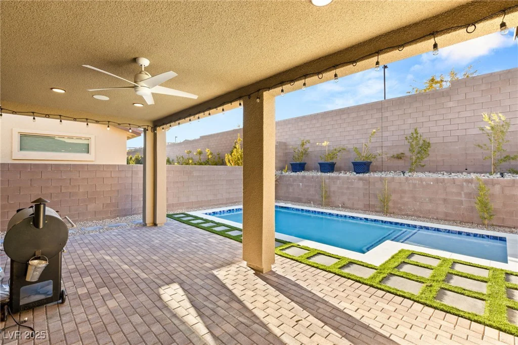 425 Crown Mesa, Las Vegas, NV 89138