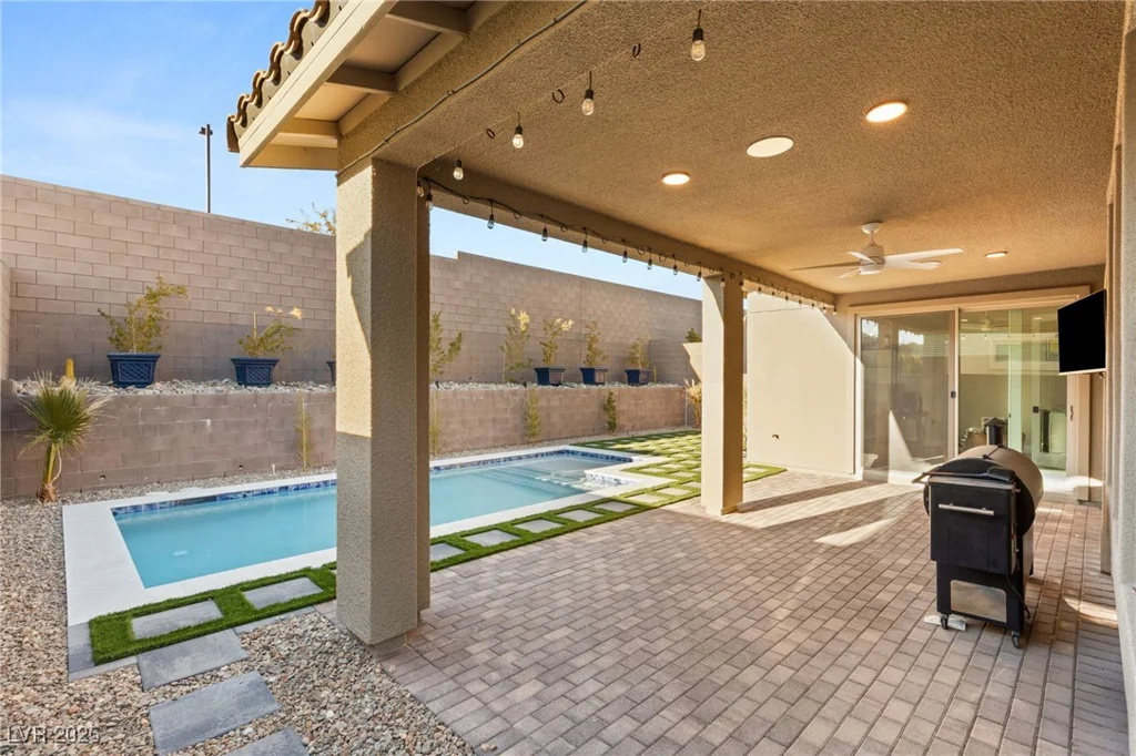 425 Crown Mesa, Las Vegas, NV 89138