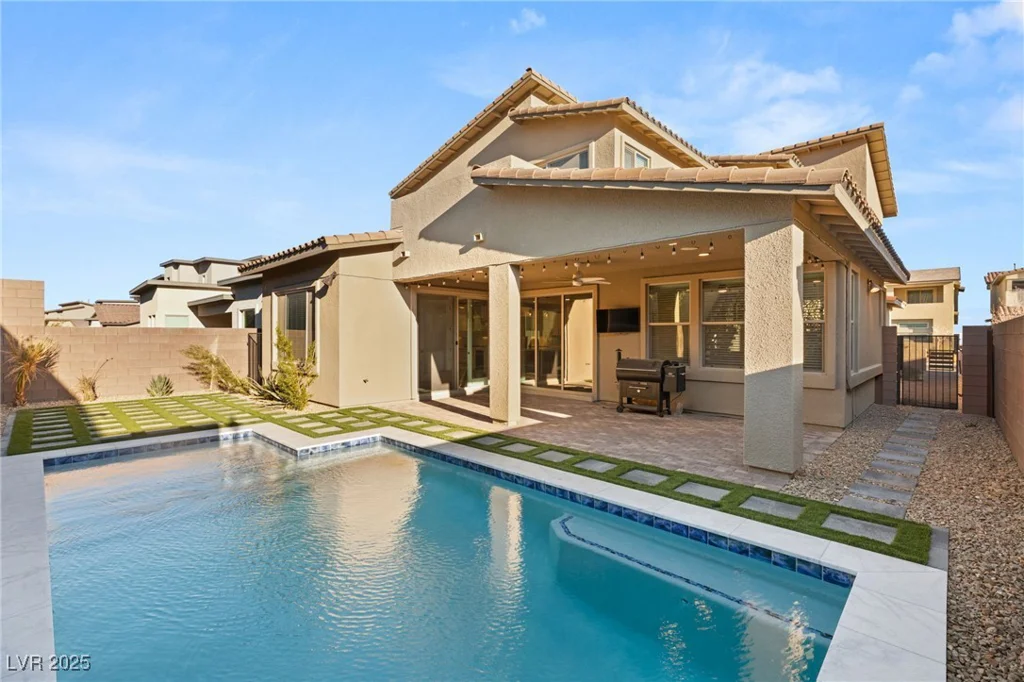 425 Crown Mesa, Las Vegas, NV 89138