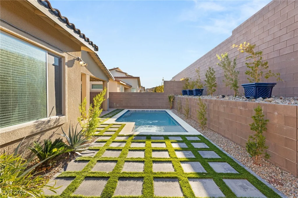 425 Crown Mesa, Las Vegas, NV 89138