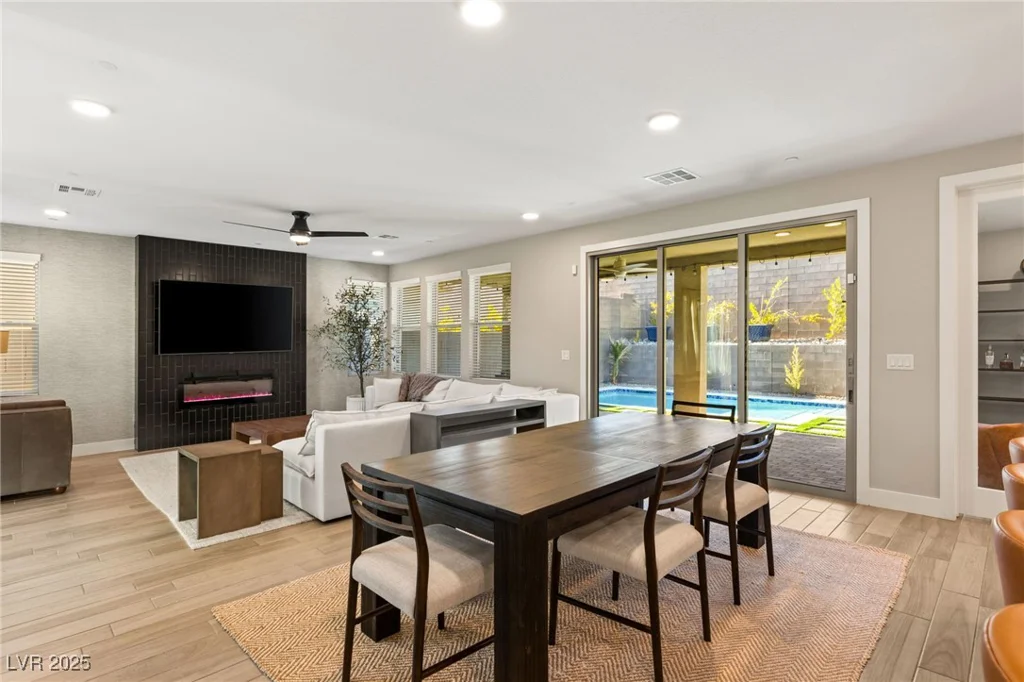 425 Crown Mesa, Las Vegas, NV 89138