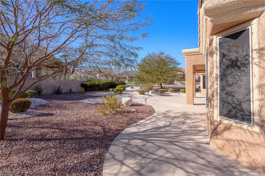 8913 Stoney Point, Las Vegas, NV 89134