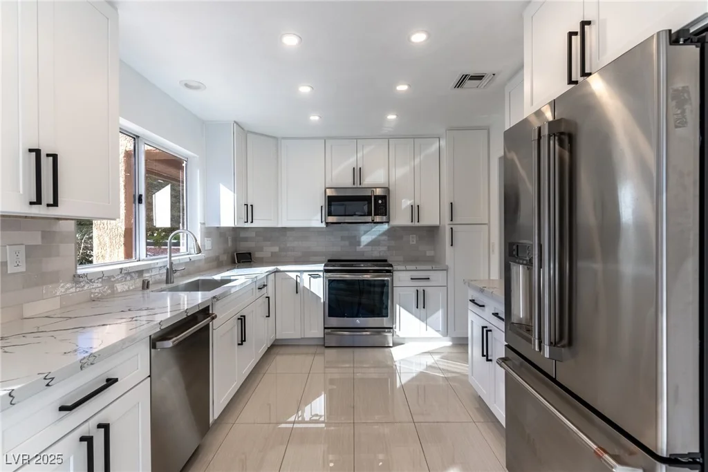 8913 Stoney Point, Las Vegas, NV 89134