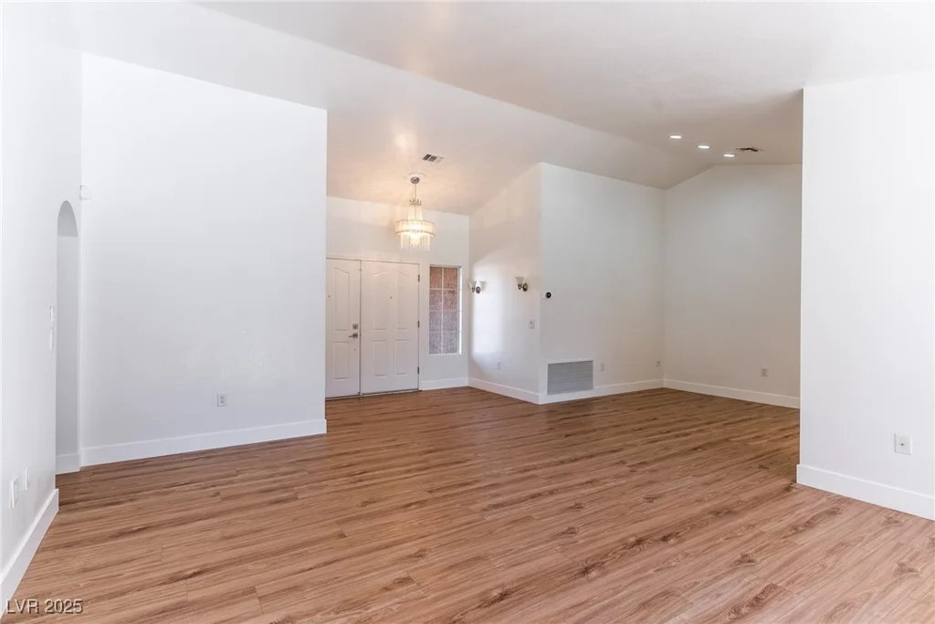 8913 Stoney Point, Las Vegas, NV 89134
