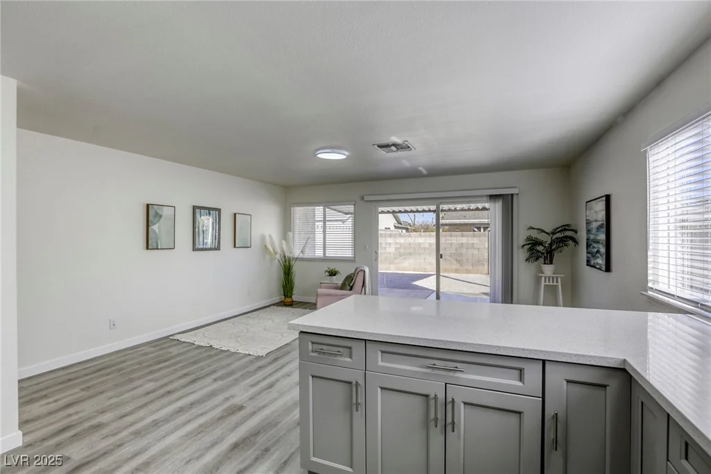 6008 Carmel, Las Vegas, NV 89108