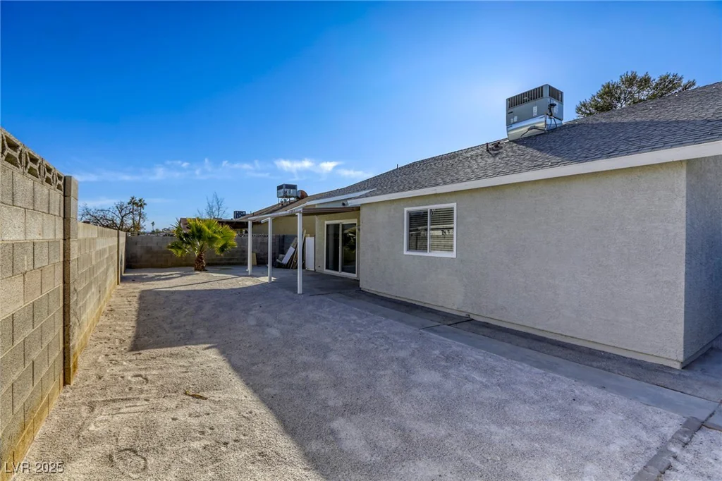 6008 Carmel, Las Vegas, NV 89108
