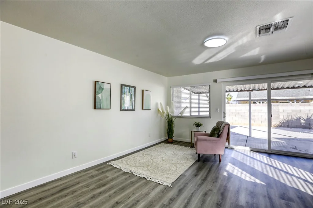 6008 Carmel, Las Vegas, NV 89108
