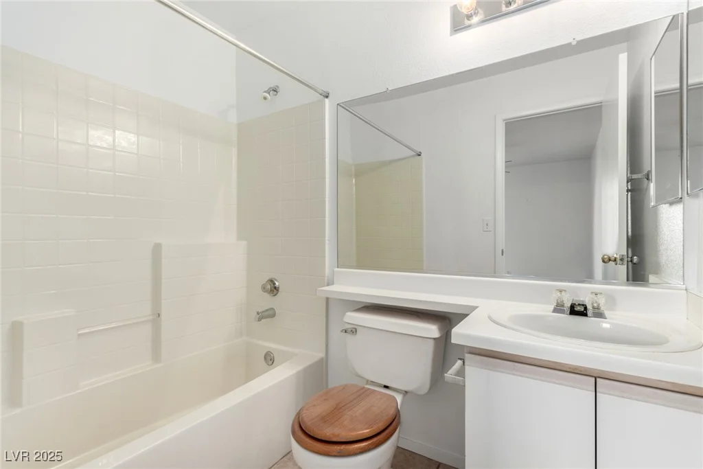 2204 Kendall Hill, Las Vegas, NV 89106