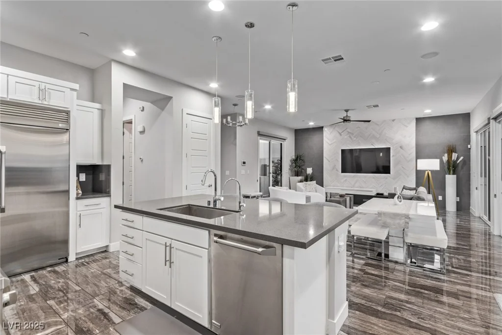 220 Glen Lee, Henderson, NV 89012