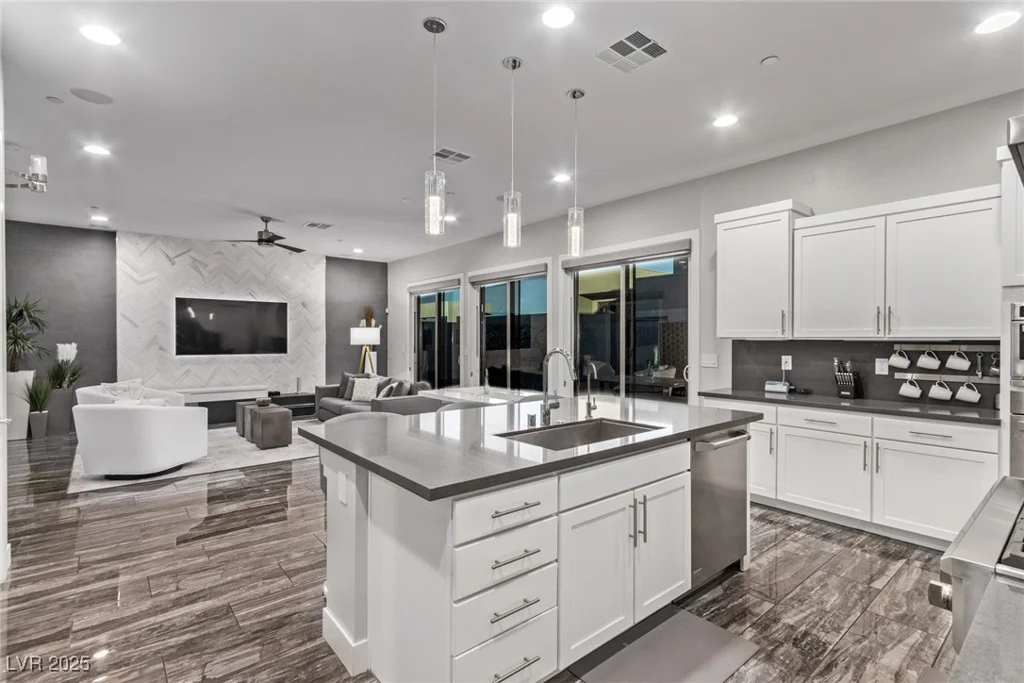 220 Glen Lee, Henderson, NV 89012