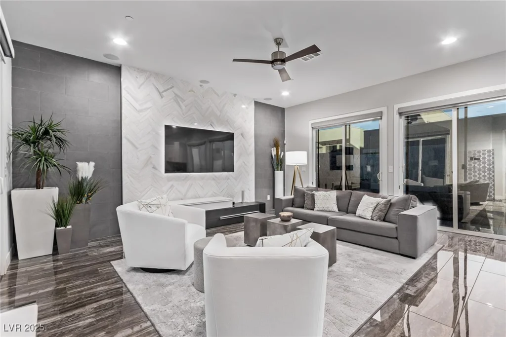 220 Glen Lee, Henderson, NV 89012