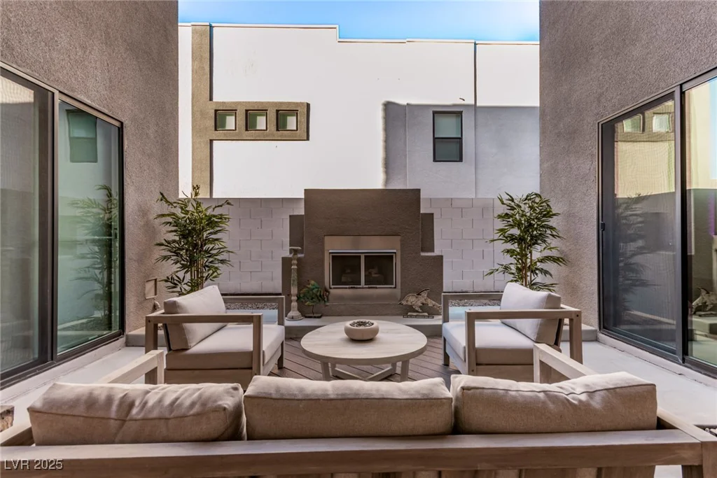 220 Glen Lee, Henderson, NV 89012