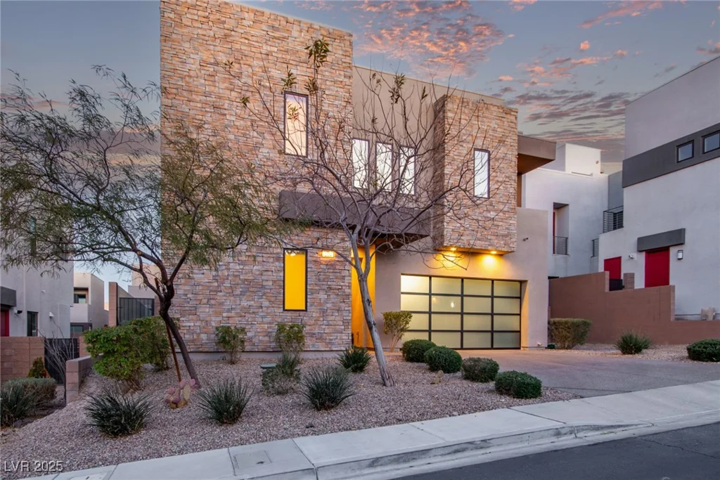 220 Glen Lee, Henderson, NV 89012